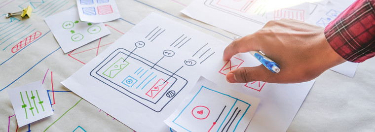 UX/UI Design Agentur beim Erstellen von Wireframes